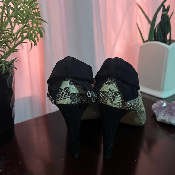 Antonio Melani open toe pumps Snakeskin with black velvet accents and bows - Picture 3 of 6